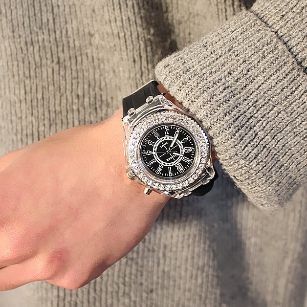 Pulkstenis LU-4684 - Balta